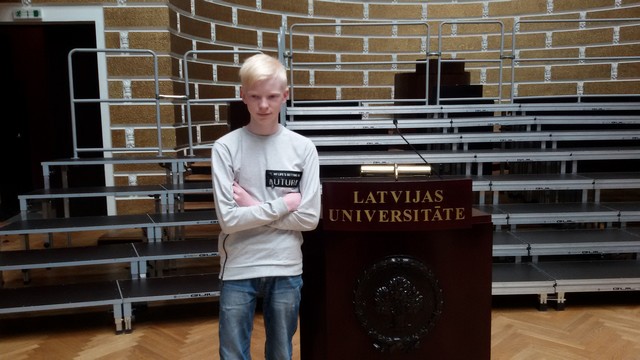 Dinārs Latvijas Universitātes Lielajā aulā