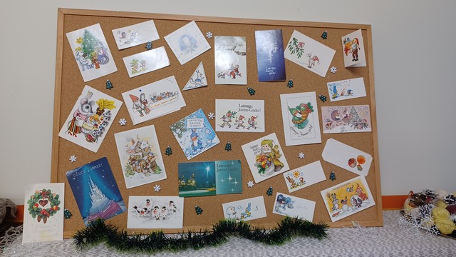 Stends ar kartītēm 2.