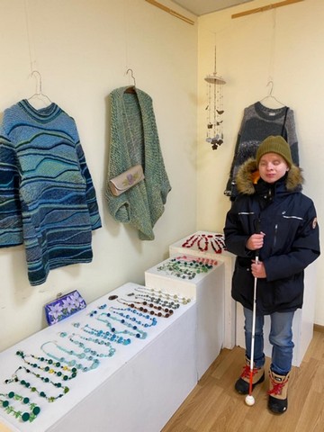 Alberts pie izstādes stenda ar krellēm.